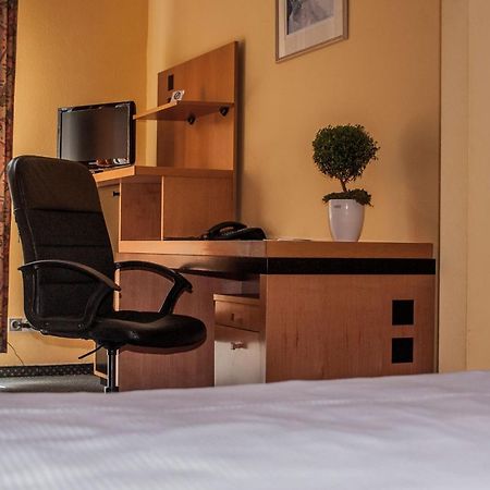พลาซา สวีท รึสเซลส์ไฮม์ Hotel รึสเซิลส์ไฮม์ ภายนอก รูปภาพ