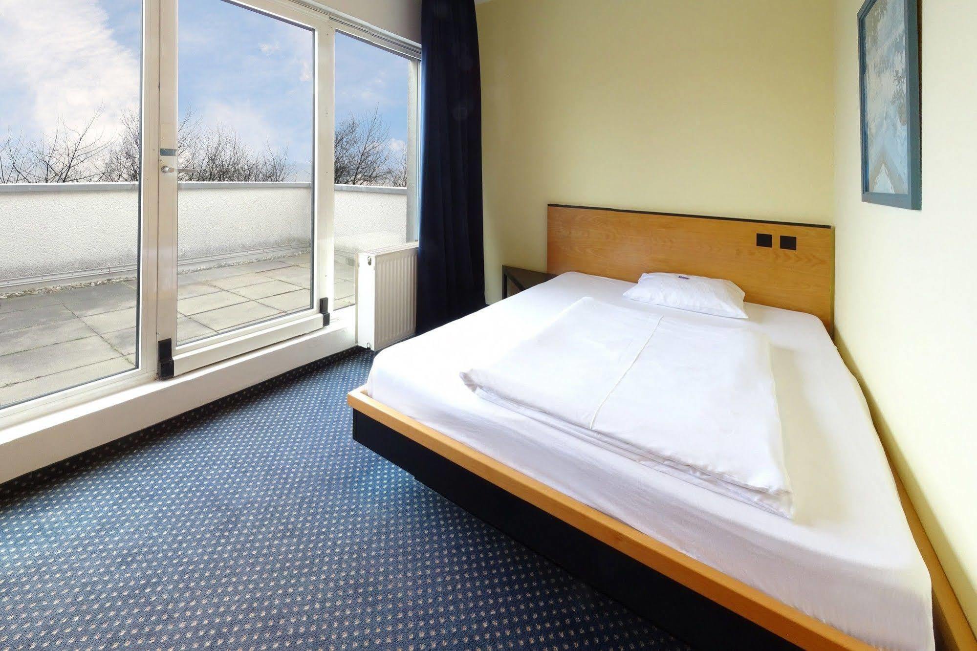 พลาซา สวีท รึสเซลส์ไฮม์ Hotel รึสเซิลส์ไฮม์ ภายนอก รูปภาพ